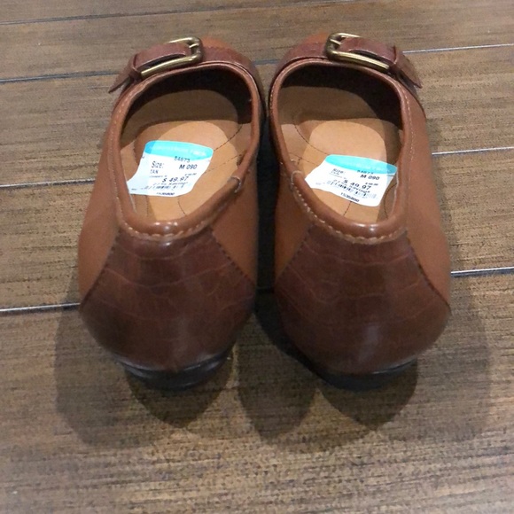 Brand New Sofft Brown Flats - Picture 2 of 7